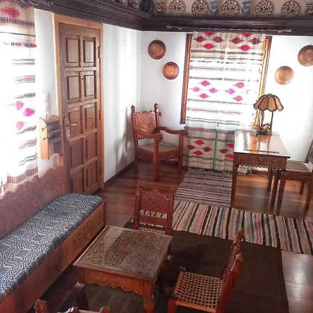 μanolios Traditional * Skyros