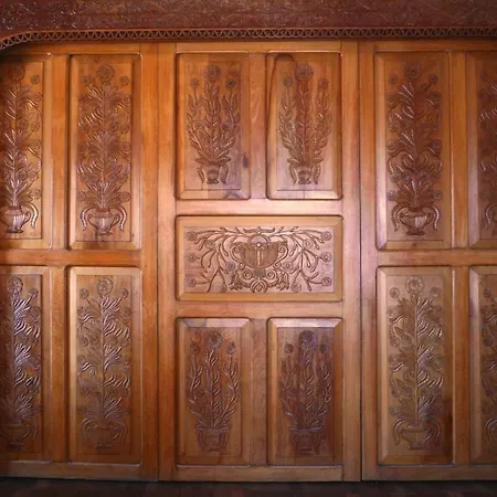 μanolios Traditional